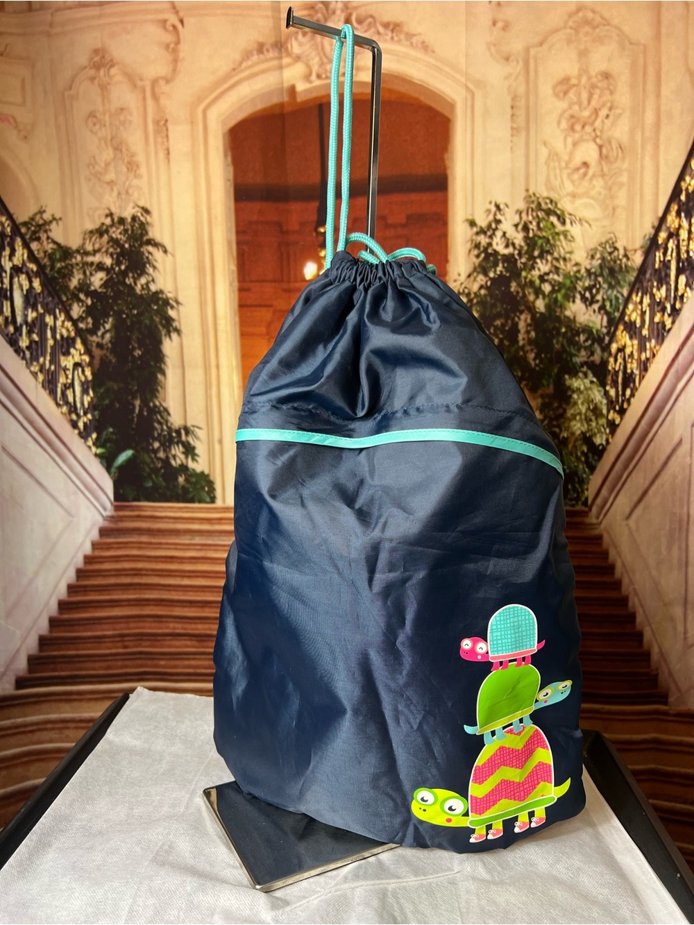NWOT Thirty-One cinch sac drawstring backpack features a Topsy Turtles 🐢